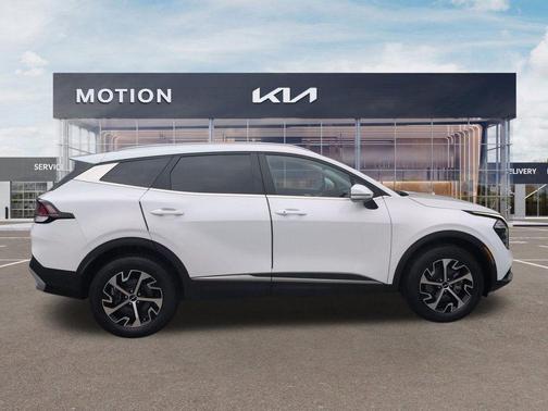 Glacial White Pearl 2024 Kia Sportage EX