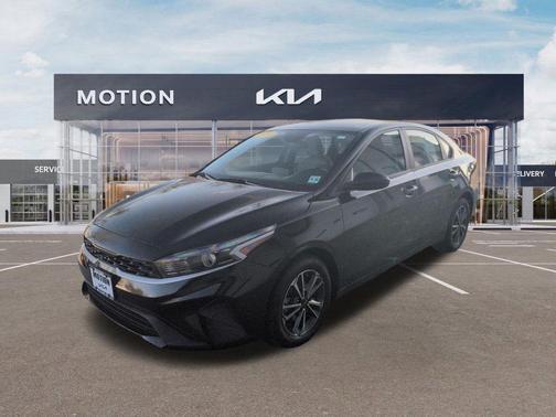 Aurora Black Pearl 2023 Kia Forte LXS