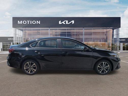 Aurora Black Pearl 2023 Kia Forte LXS