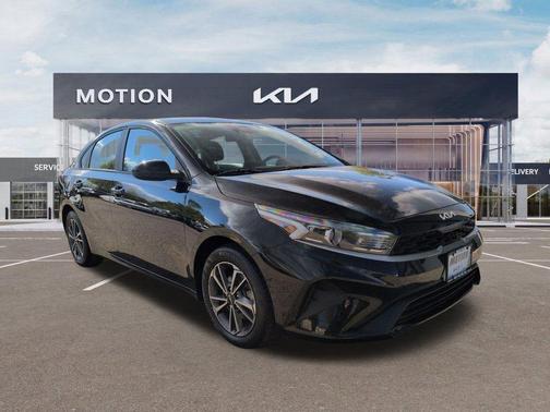 Aurora Black Pearl 2023 Kia Forte LXS
