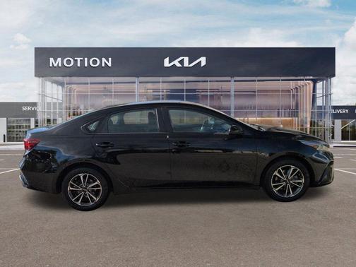 Aurora Black Pearl 2023 Kia Forte LXS