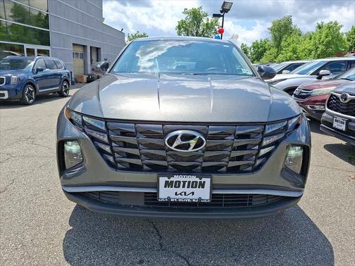 2022 Hyundai TUCSON SE