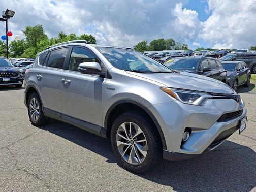 2017 Toyota RAV4 Hybrid XLE