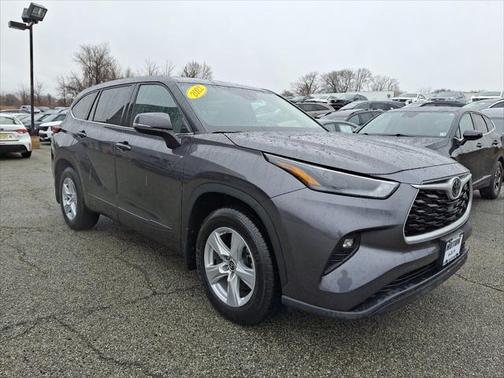 2022 Toyota Highlander LE