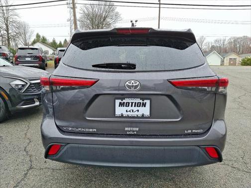 2022 Toyota Highlander LE