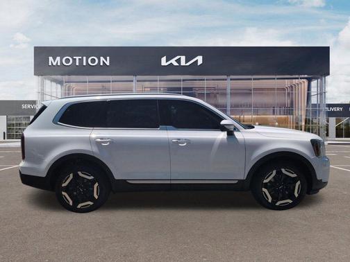 Glacial White Pearl 2024 Kia Telluride S