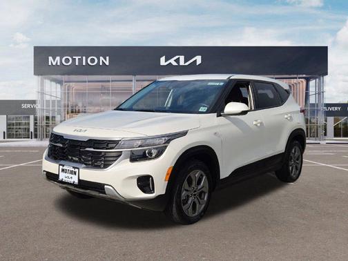 Snow White Pearl 2024 Kia Seltos LX
