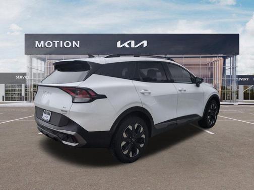 Glacial White Pearl 2023 Kia Sportage X-Line