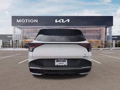 Glacial White Pearl 2023 Kia Sportage X-Line