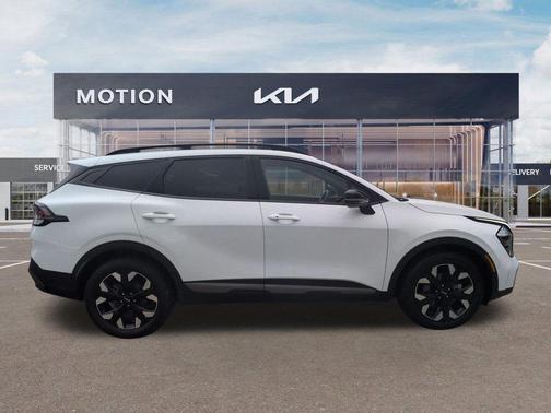 Glacial White Pearl 2023 Kia Sportage X-Line