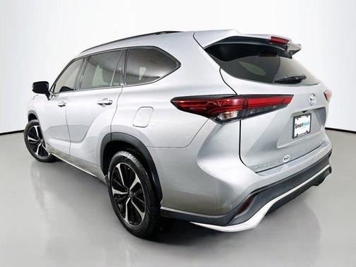 Celestial Silver Metallic 2021 Toyota Highlander XSE