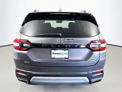 2025 Honda Pilot Touring 8-Passenger