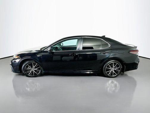 Midnight Black Metallic 2021 Toyota Camry SE