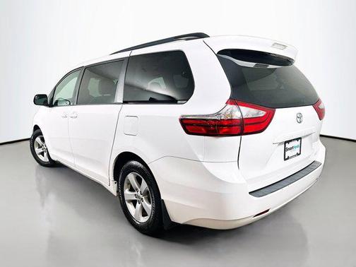 2017 Toyota Sienna LE