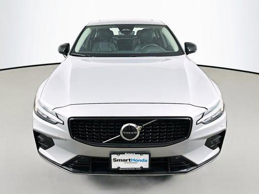 2024 Volvo S60 B5 Core Dark Theme