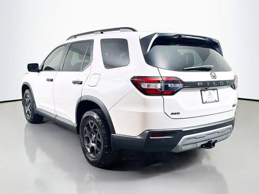 Platinum White Pearl 2024 Honda Pilot TrailSport