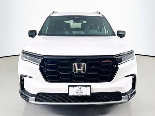 Platinum White Pearl 2024 Honda Pilot TrailSport