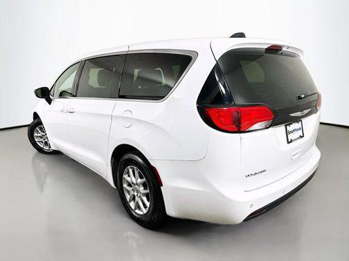 2025 Chrysler Voyager LX