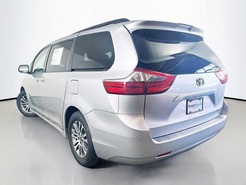 2020 Toyota Sienna XLE