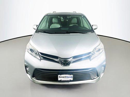 2020 Toyota Sienna XLE
