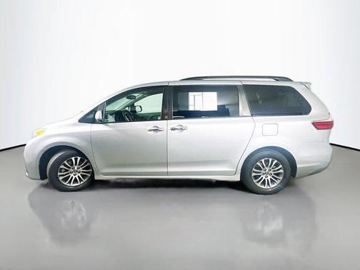 2020 Toyota Sienna XLE