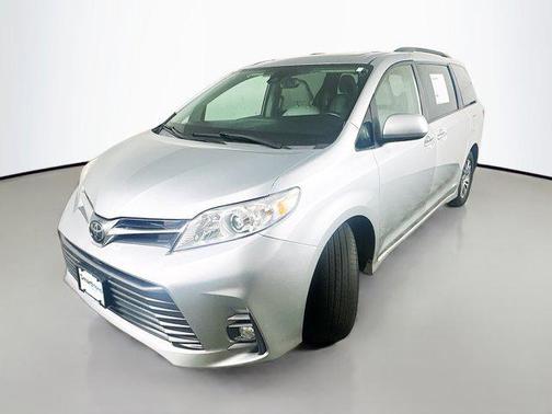 2020 Toyota Sienna XLE