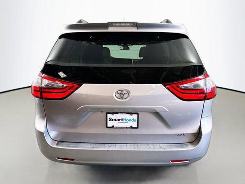 2020 Toyota Sienna XLE