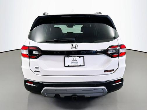 Platinum White Pearl 2023 Honda Pilot AWD TrailSport