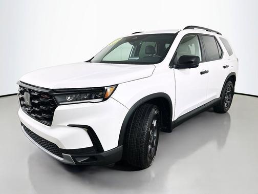 Platinum White Pearl 2023 Honda Pilot AWD TrailSport