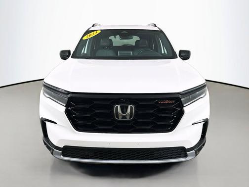 Platinum White Pearl 2023 Honda Pilot AWD TrailSport