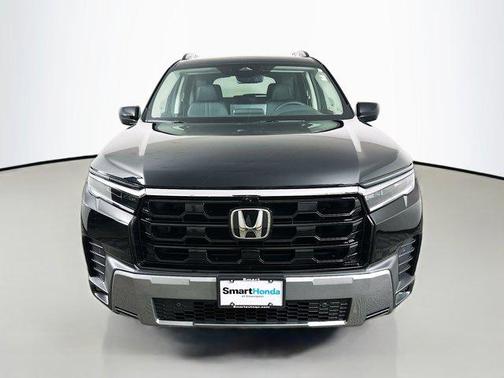 Crystal Black Pearl 2026 Honda Pilot Touring 8-Passenger