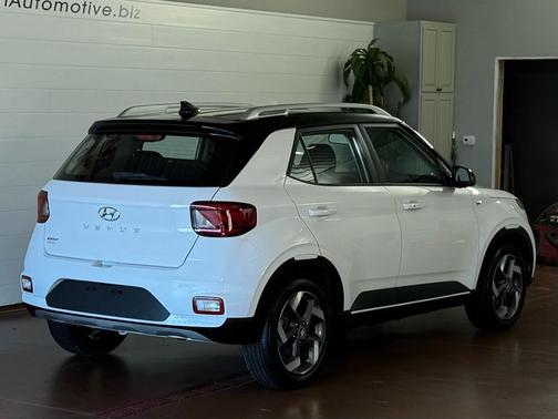 2022 Hyundai VENUE Limited FWD
