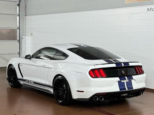 2016 Ford Shelby GT350 Base