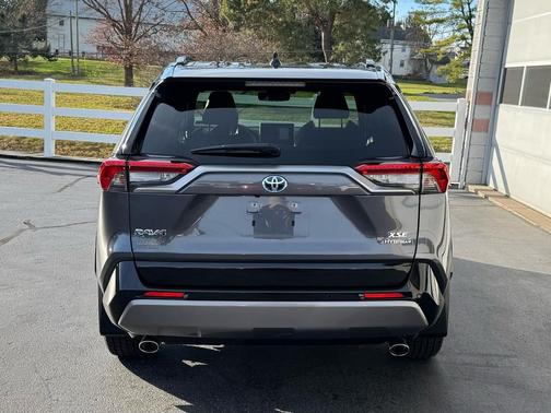 2020 Toyota RAV4 Hybrid SE