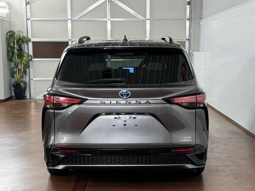 2022 Toyota Sienna XSE 7 Passenger
