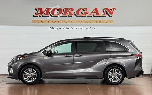 2022 Toyota Sienna XSE 7 Passenger