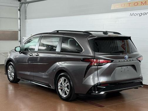 2022 Toyota Sienna XSE 7 Passenger