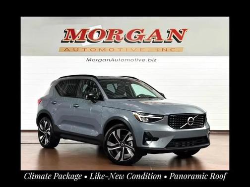 2023 Volvo XC40 B5 Plus Dark Theme AWD