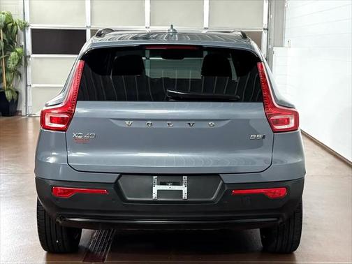 2023 Volvo XC40 B5 Plus Dark Theme AWD