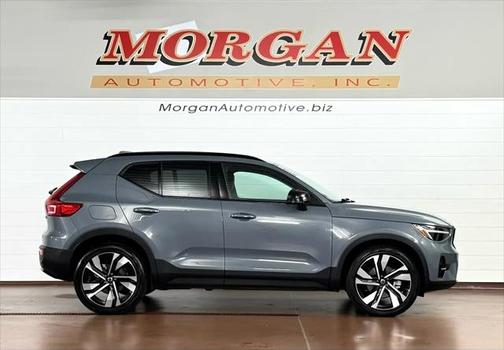 2023 Volvo XC40 B5 Plus Dark Theme AWD