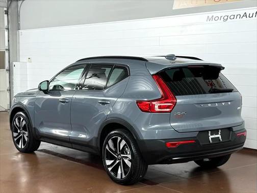 2023 Volvo XC40 B5 Plus Dark Theme AWD