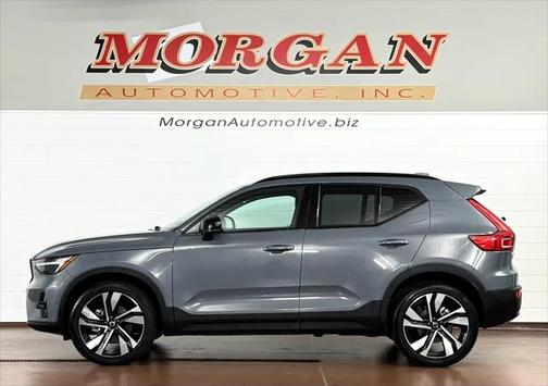 2023 Volvo XC40 B5 Plus Dark Theme AWD