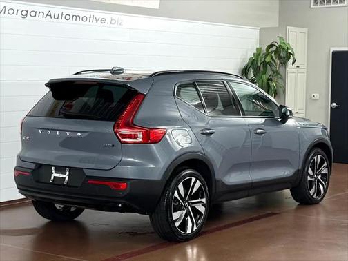 2023 Volvo XC40 B5 Plus Dark Theme AWD