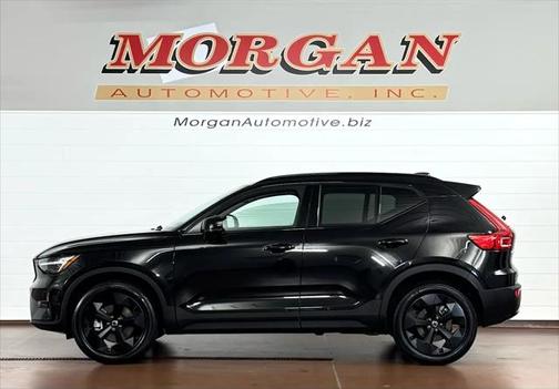 2025 Volvo XC40 B5 Plus Dark Theme AWD