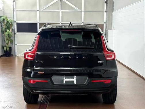 2025 Volvo XC40 B5 Plus Dark Theme AWD