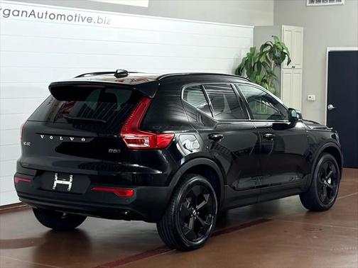 2025 Volvo XC40 B5 Plus Dark Theme AWD