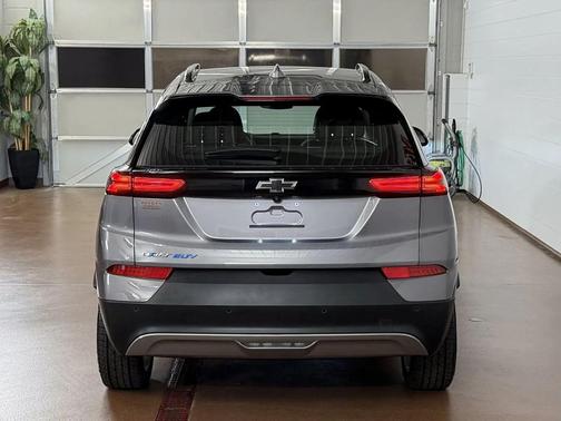 Gray Ghost Metallic 2022 Chevrolet Bolt EUV FWD LT