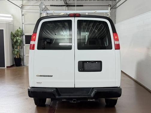 Summit White 2018 Chevrolet Express 2500 Work Van