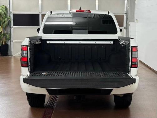 Glacier White 2025 Nissan Frontier SV