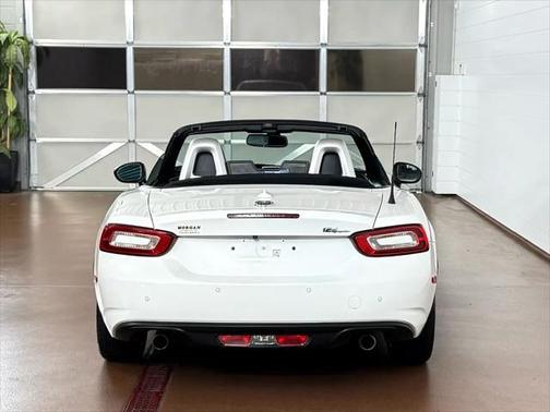 2017 FIAT 124 Spider Base